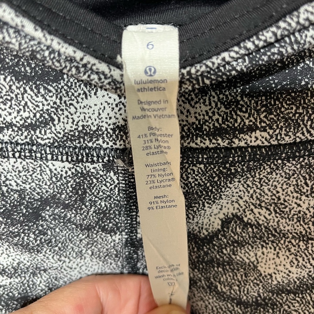 Lululemon Athletica Black and Gray‎ Camouflage Leggings - Picture 6 of 6